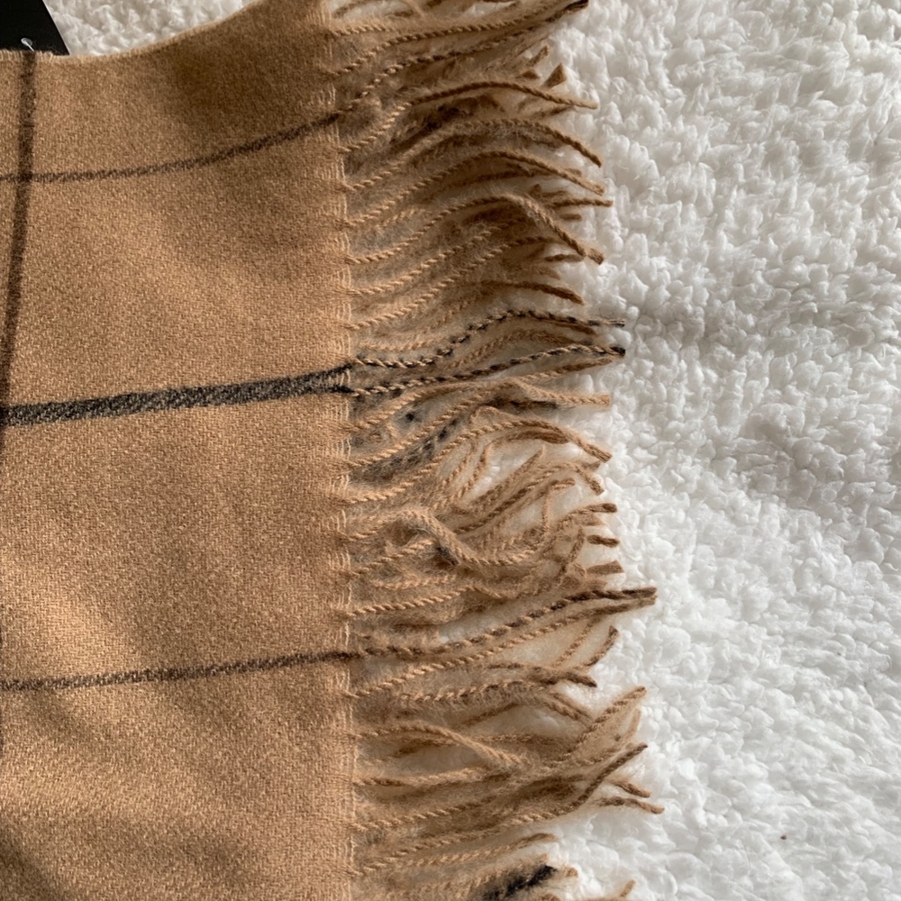 NEW!! Fringe Hem Grid Scarf - Picture 7 of 7